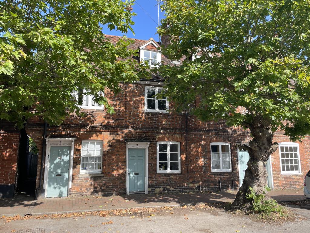 Lot: 11 - PERIOD COTTAGE FOR MODERNISATION - Front view of period cottage for improvement